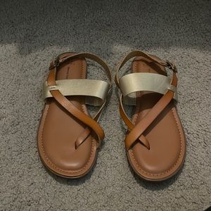 They are made out of pleather. Size 8.